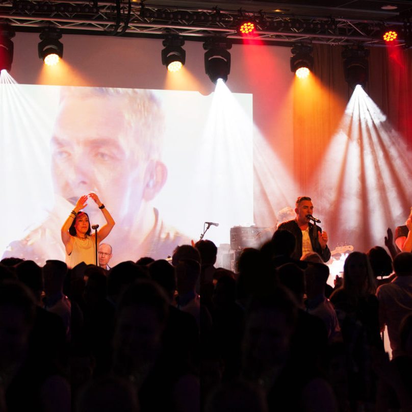 Bilde av Onsdagsbandet på scenen